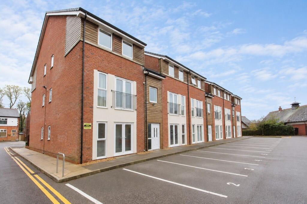 2 bed 1st Floor Flat for rent in Walkden. From Kristian Allan - Bury