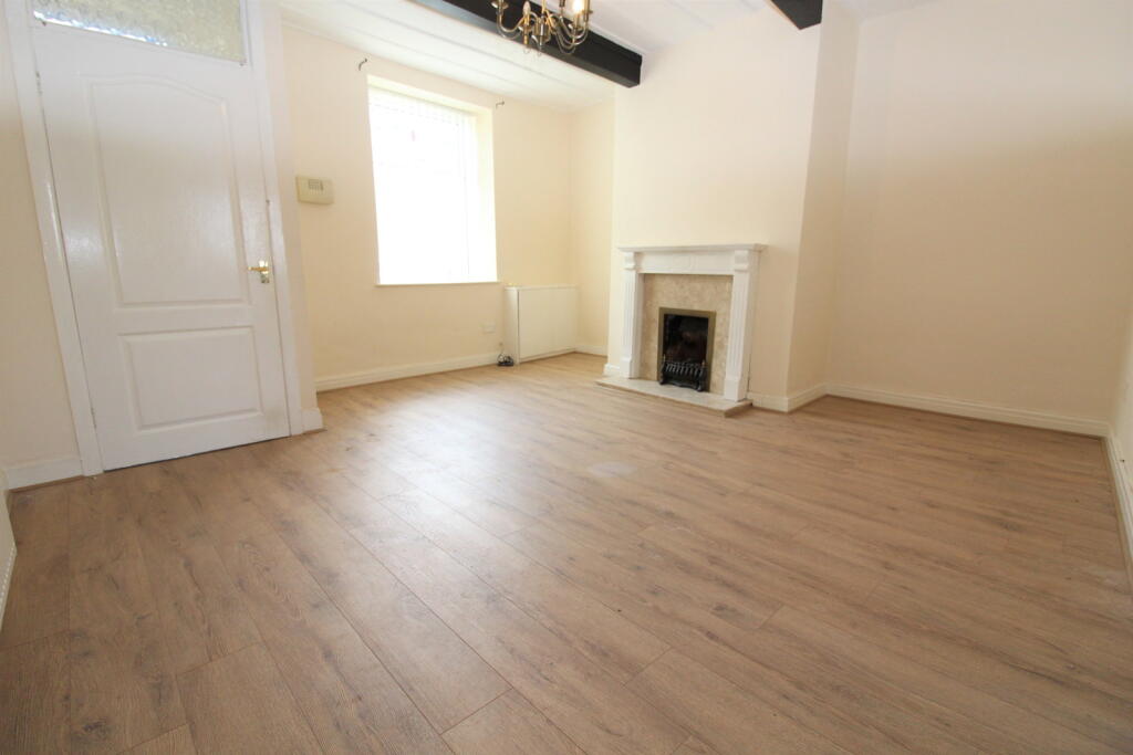 2 bed Mid Terraced House for rent in Strongstry. From Kristian Allan - Bury
