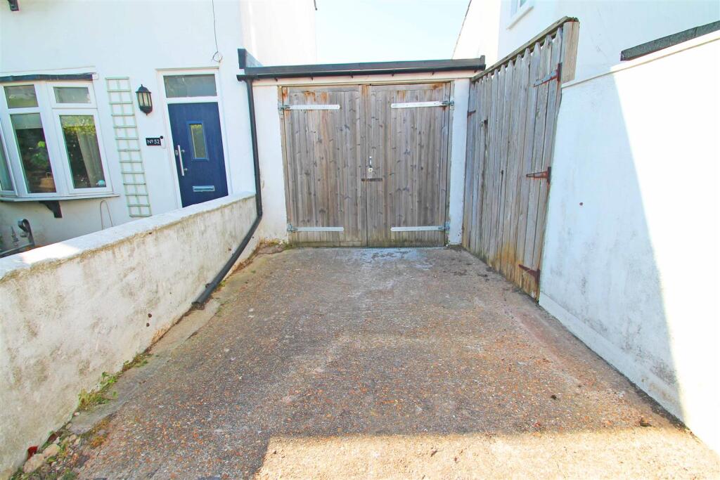 0 bed Garages for rent in Ovingdean. From Goldin Lemcke - Hove