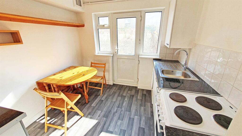 3 bed 1st Floor Flat for rent in Ovingdean. From Goldin Lemcke - Hove