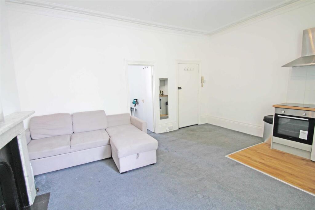 1 bed Apartment for rent in Brighton and Hove. From Goldin Lemcke - Hove 1 bed Apartment for rent in Brighton and Hove. From Goldin Lemcke - Hove