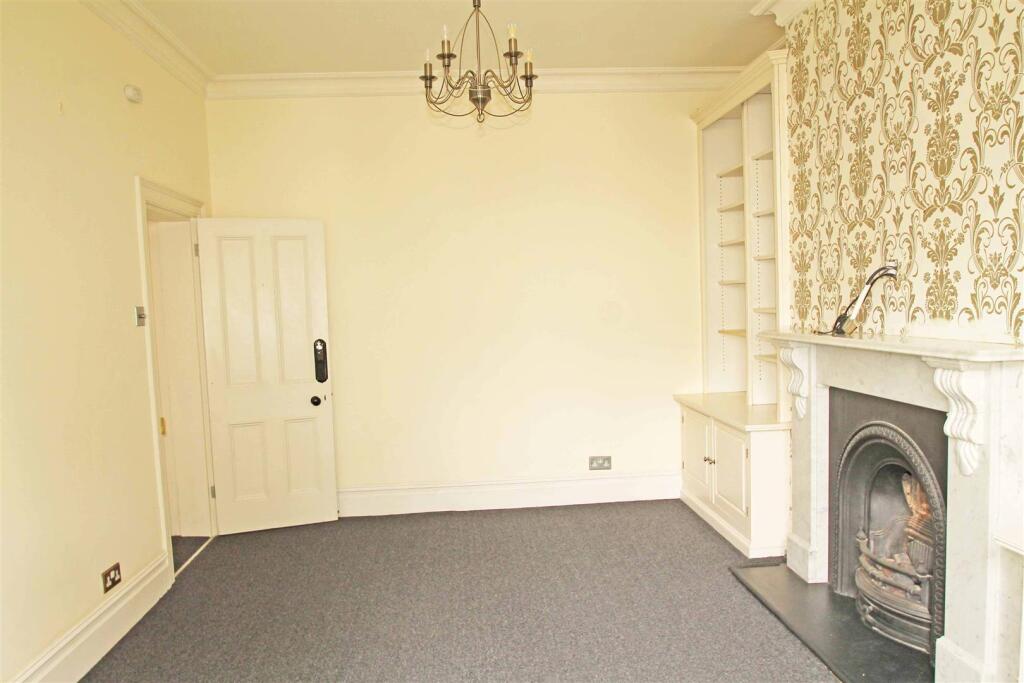 3 bed 1st Floor Flat for rent in Brighton and Hove. From Goldin Lemcke - Hove