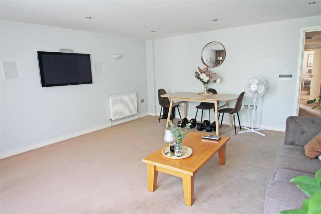 2 bed Apartment for rent in Brighton and Hove. From Goldin Lemcke - Hove