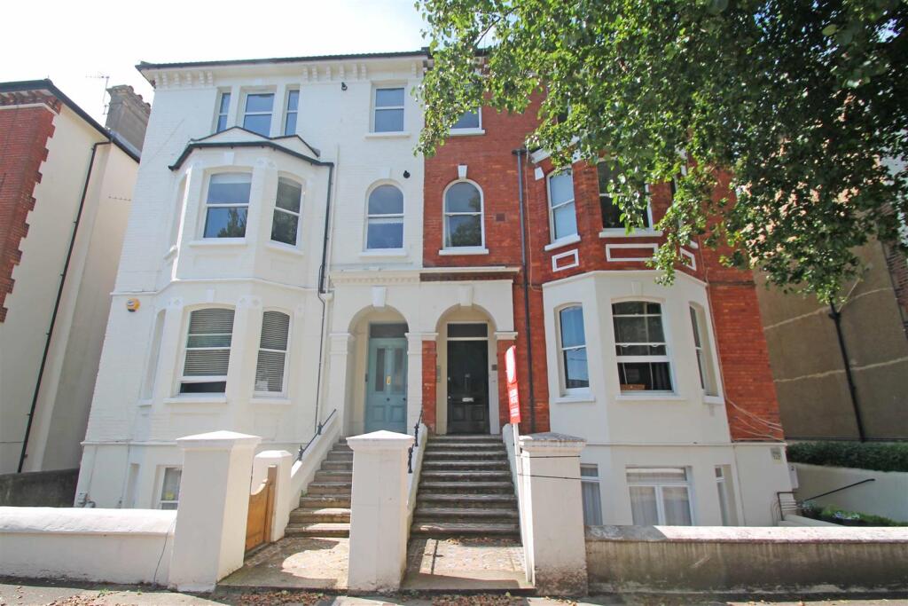 4 bed 1st Floor Flat for rent in Brighton and Hove. From Goldin Lemcke - Hove 4 bed 1st Floor Flat for rent in Brighton and Hove. From Goldin Lemcke - Hove