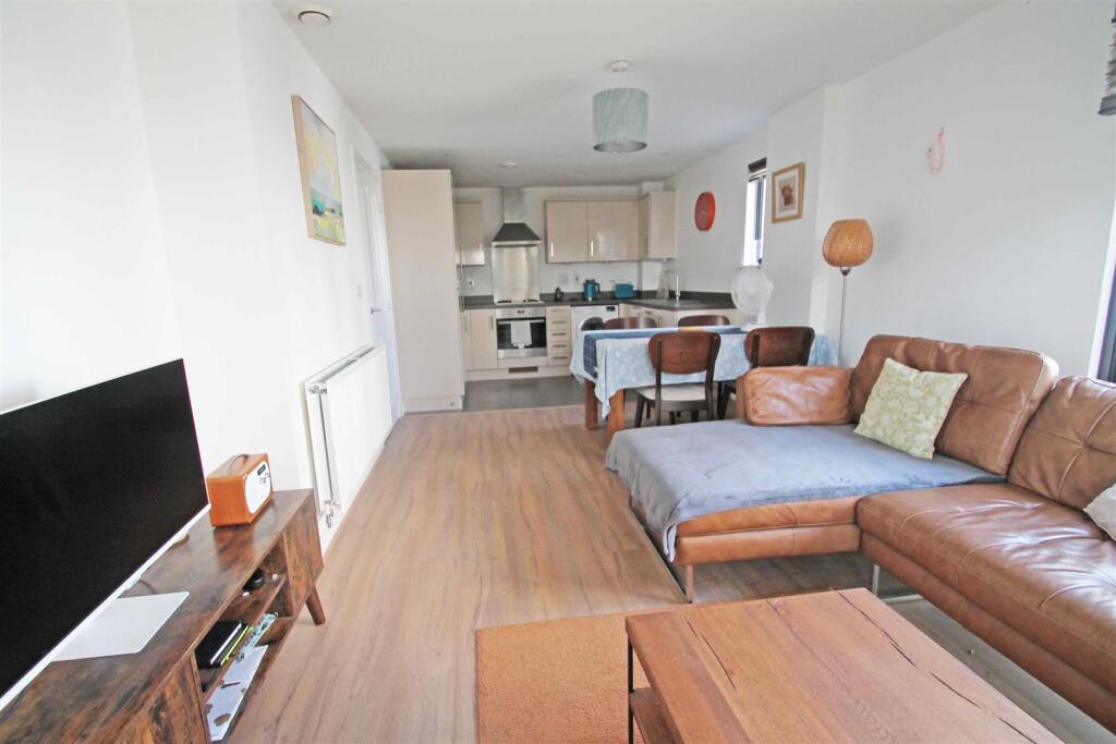 2 bed Apartment for rent in Brighton and Hove. From Goldin Lemcke - Hove