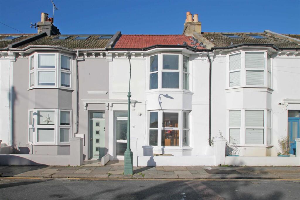 4 bed Detached for rent in Brighton and Hove. From Goldin Lemcke - Hove 4 bed Detached for rent in Brighton and Hove. From Goldin Lemcke - Hove