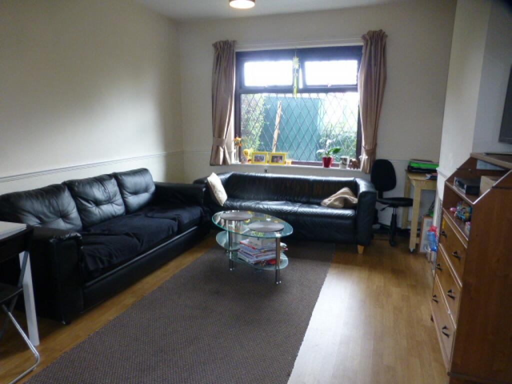 2 bed Apartment for rent in Charlestown. From C & R Properties Ltd - Salford Manchester