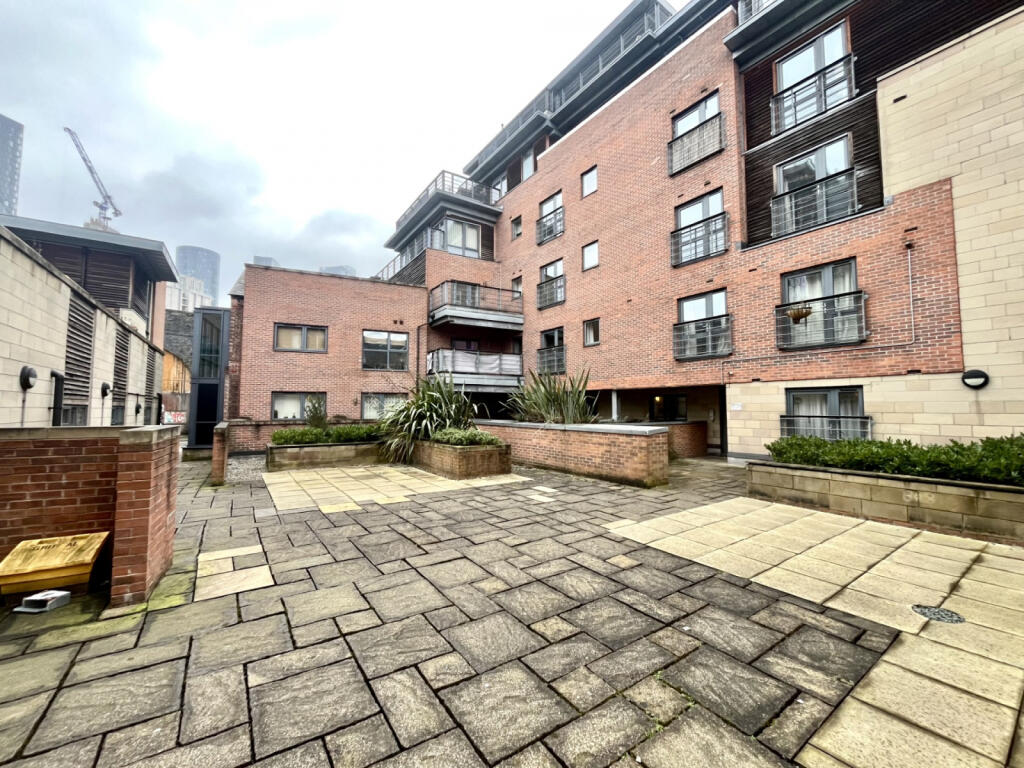 2 bed Apartment for rent in Manchester. From C & R Properties Ltd - Salford Manchester