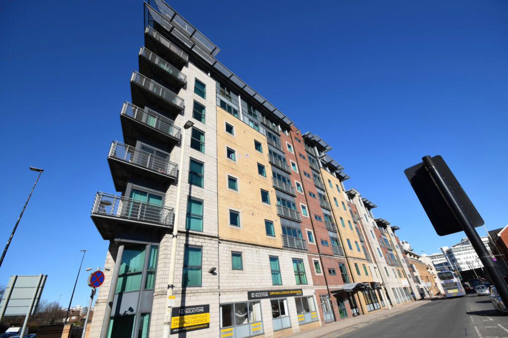 2 bed Apartment for rent in Manchester. From C & R Properties Ltd - Salford Manchester