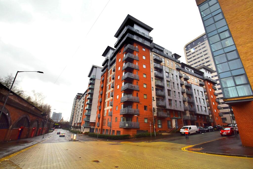 2 bed Apartment for rent in Manchester. From C & R Properties Ltd - Salford Manchester