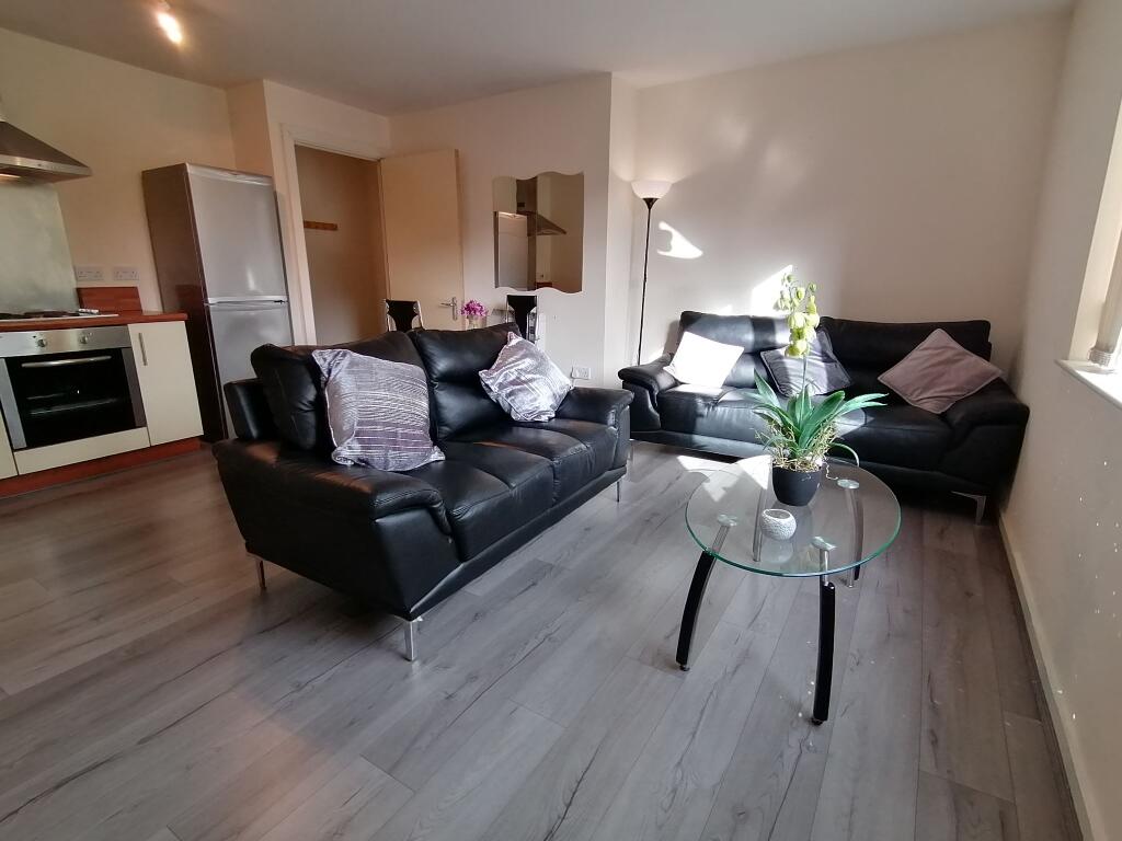 2 bed Apartment for rent in Manchester. From C & R Properties Ltd - Salford Manchester