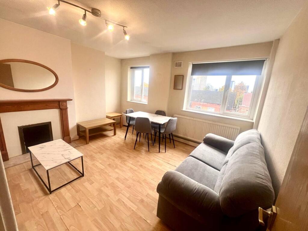 2 bed Apartment for rent in Salford. From C & R Properties Ltd - Salford Manchester
