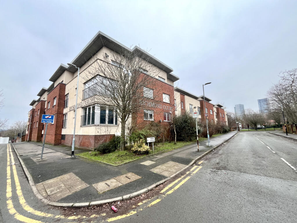 2 bed Apartment for rent in Manchester. From C & R Properties Ltd - Salford Manchester