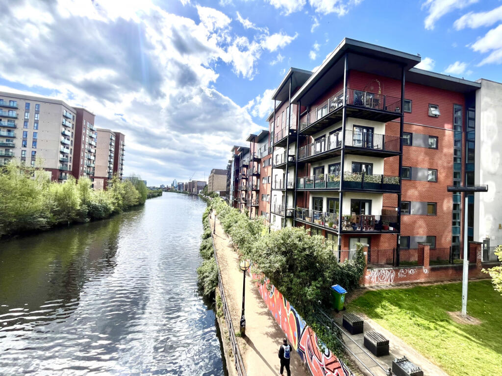 2 bed Apartment for rent in Salford. From C & R Properties Ltd - Salford Manchester 2 bed Apartment for rent in Salford. From C & R Properties Ltd - Salford Manchester