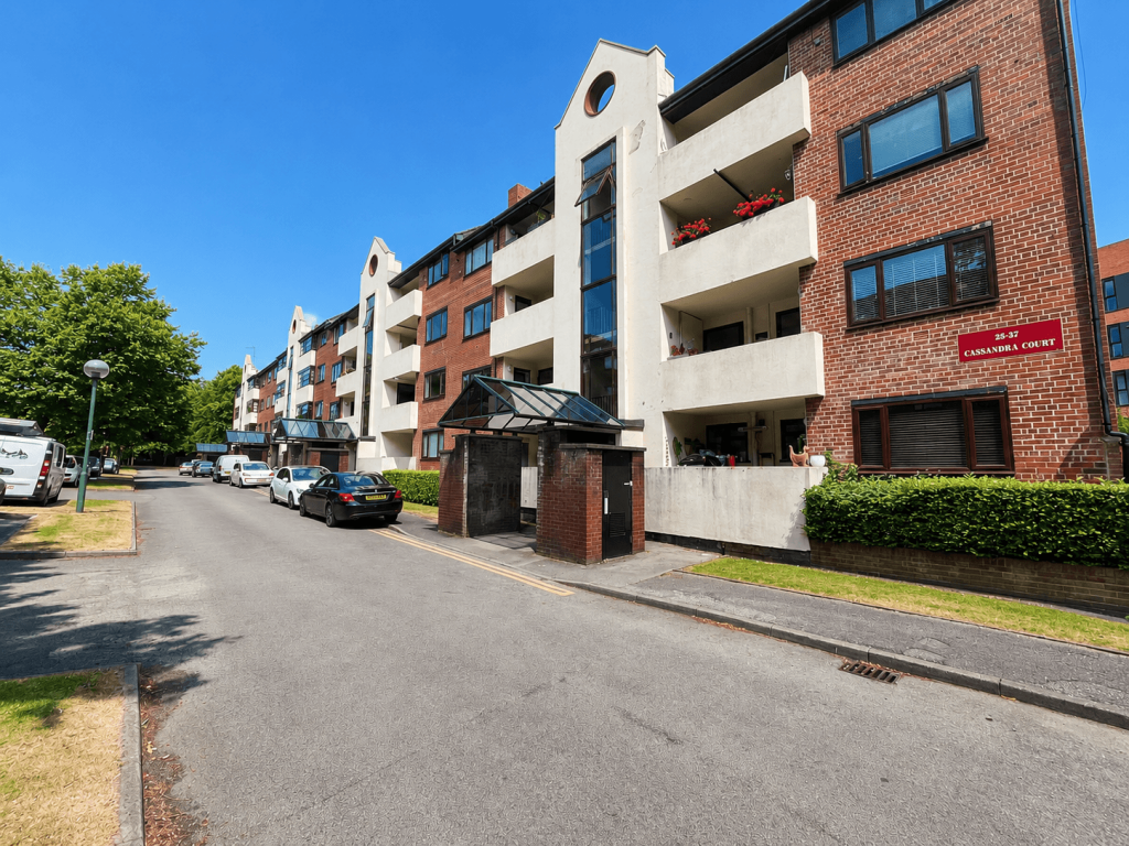 2 bed Apartment for rent in Salford. From C & R Properties Ltd - Salford Manchester 2 bed Apartment for rent in Salford. From C & R Properties Ltd - Salford Manchester