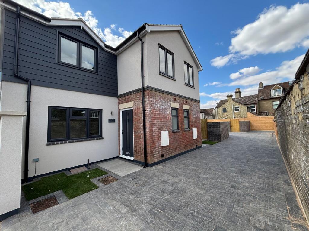 2 bed Semi Detached for rent in Biggleswade. From Country Properties - Biggleswade 2 bed Semi Detached for rent in Biggleswade. From Country Properties - Biggleswade