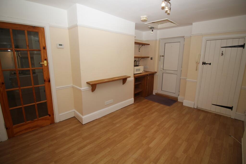 1 bed 1st Floor Flat for rent in Hatfield. From Country Properties - Hatfield