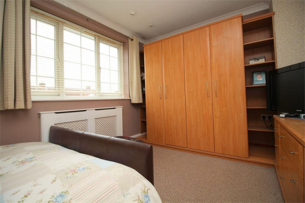 2 bed Mid Terraced House for rent in Hatfield. From Country Properties - Hatfield 2 bed Mid Terraced House for rent in Hatfield. From Country Properties - Hatfield