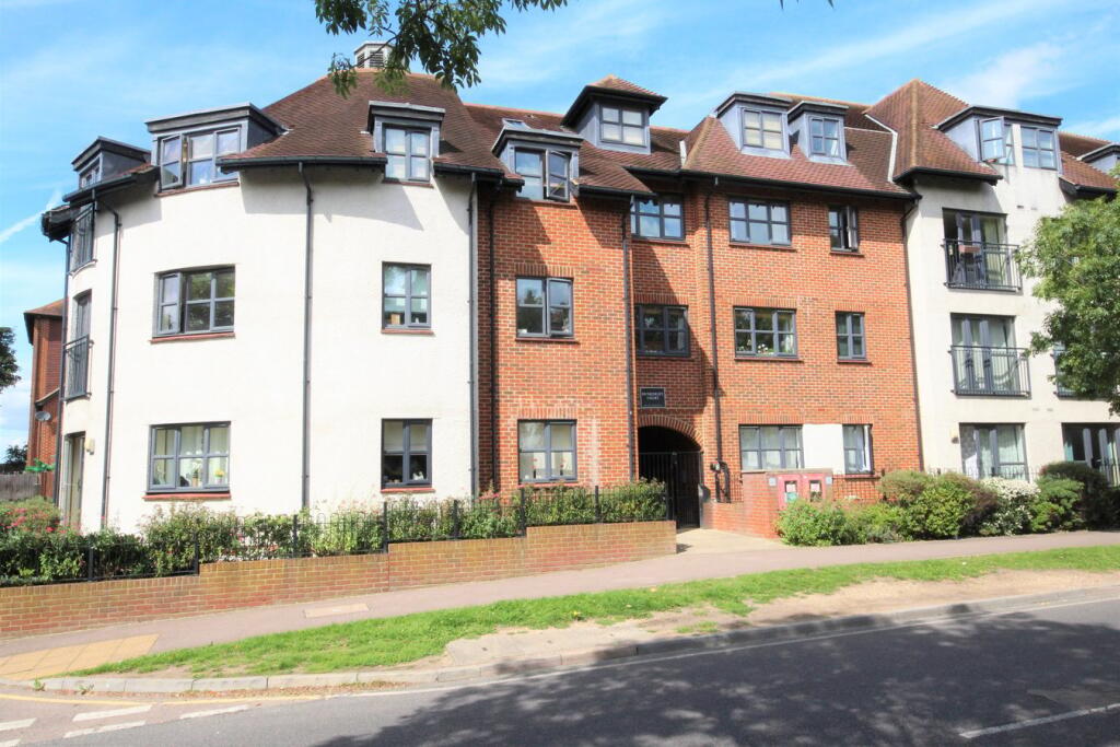 1 bed Apartment for rent in Letchworth. From Country Properties - Letchworth Garden City