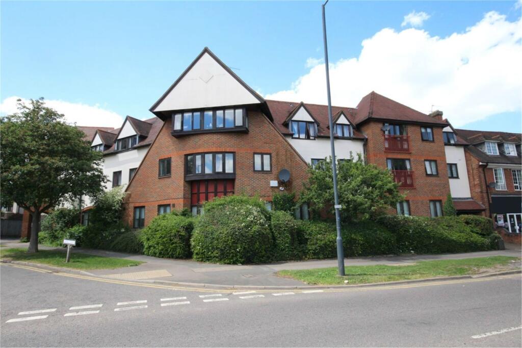 2 bed 1st Floor Flat for rent in Letchworth. From Country Properties - Letchworth Garden City