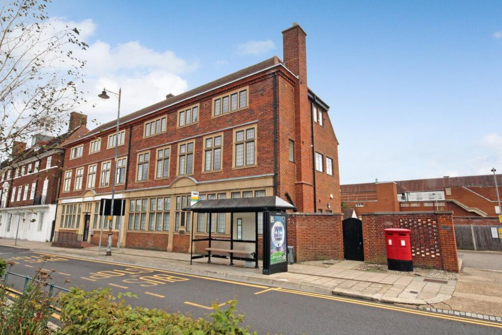 2 bed Apartment for rent in Letchworth. From Country Properties - Letchworth Garden City