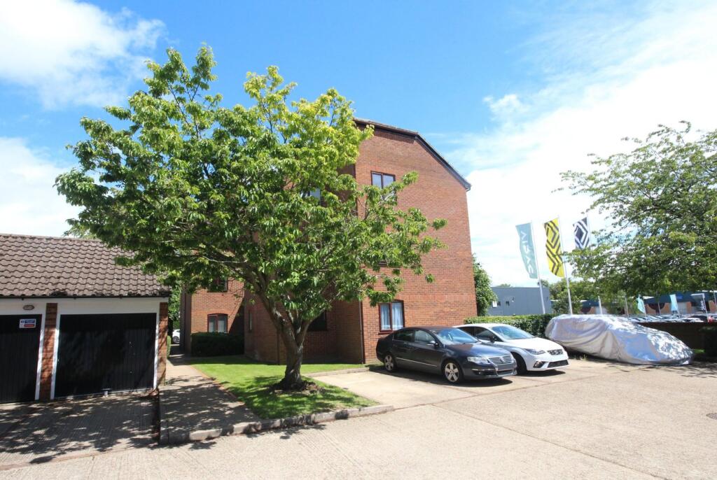 1 bed House (unspecified) for rent in Letchworth. From Country Properties - Letchworth Garden City