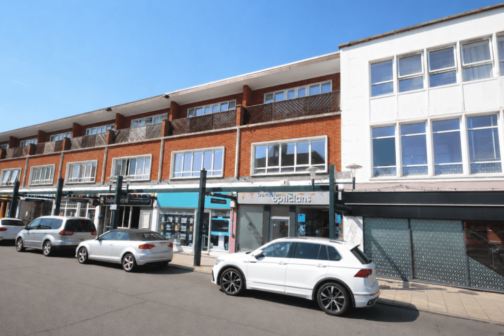 2 bed 1st Floor Flat for rent in Letchworth. From Country Properties - Letchworth Garden City