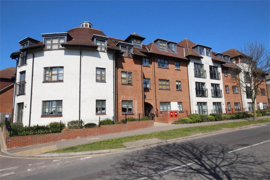 2 bed House (unspecified) for rent in Letchworth. From Country Properties - Letchworth Garden City