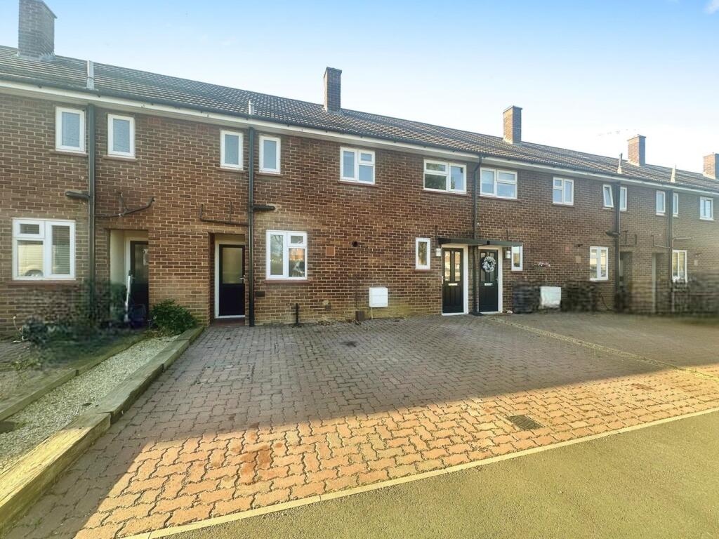 3 bed Mid Terraced House for rent in Lower Stondon. From Country Properties - Shefford 3 bed Mid Terraced House for rent in Lower Stondon. From Country Properties - Shefford