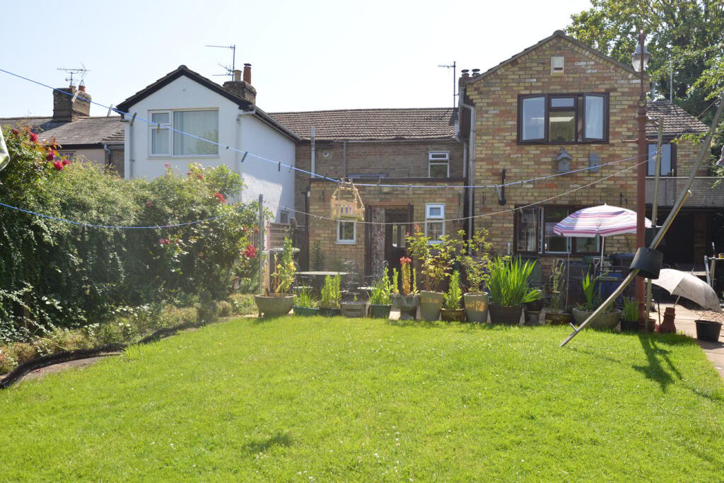 2 bed Mid Terraced House for rent in Henlow. From Country Properties - Shefford