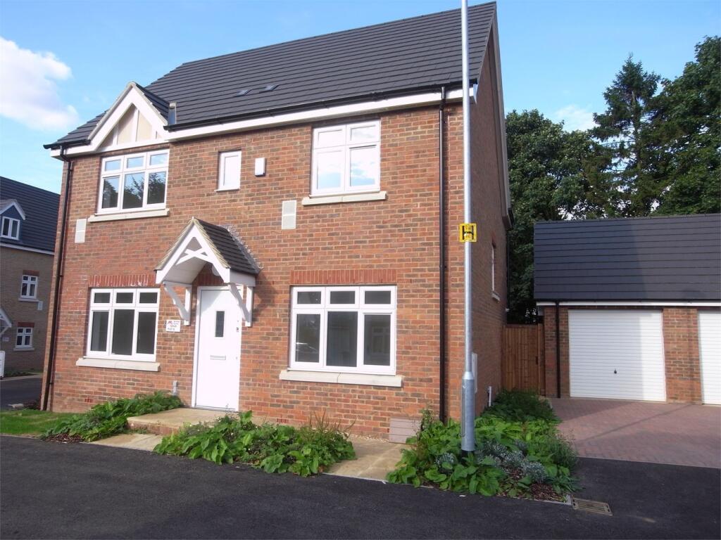 4 bed Detached for rent in Luton. From Country Properties - Shefford