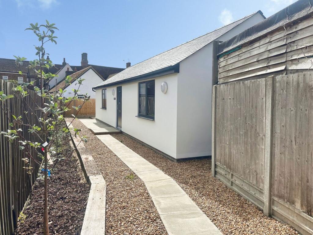 2 bed Bungalow for rent in Shefford. From Country Properties - Shefford