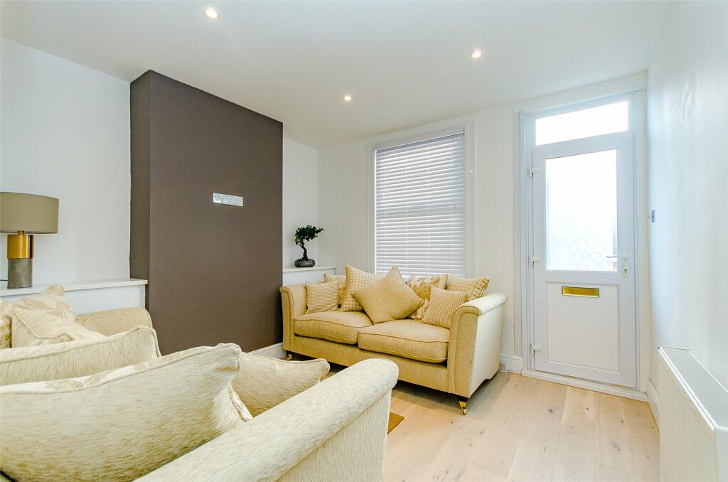 2 bed Mid Terraced House for rent in Dean Street. From Ben Siggins Estate Agents - Maidstone