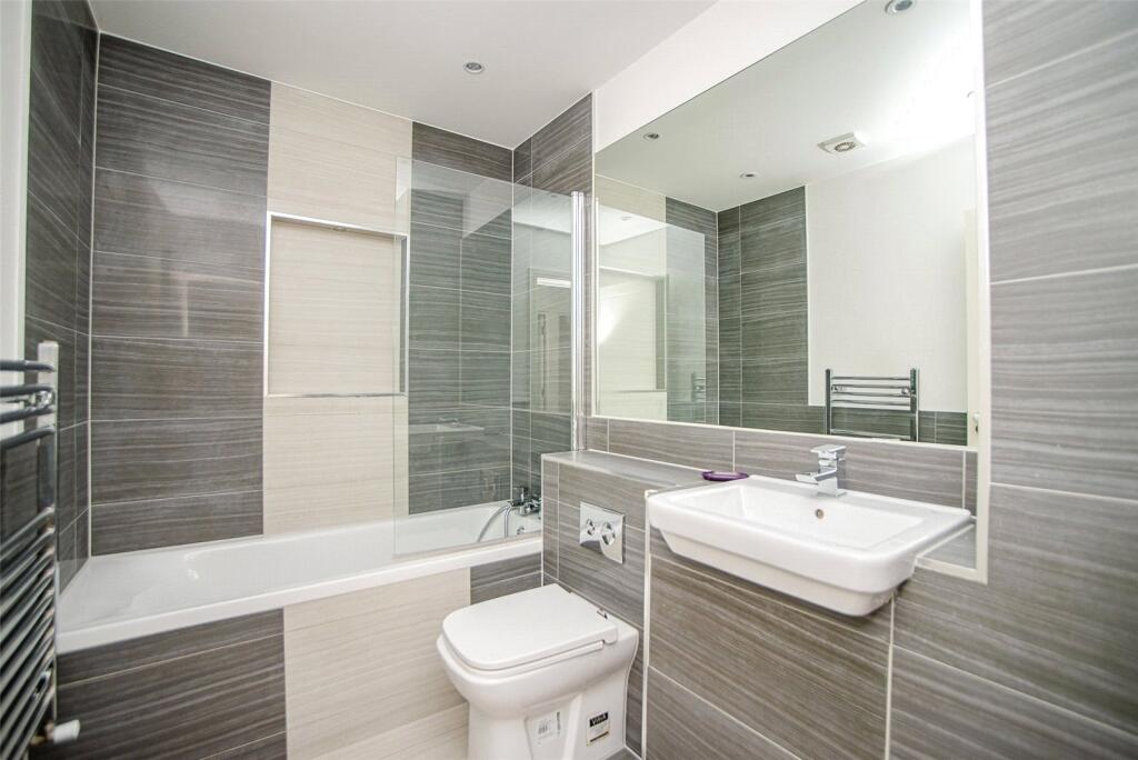 2 bed 1st Floor Flat for rent in Maidstone. From Ben Siggins Estate Agents - Maidstone