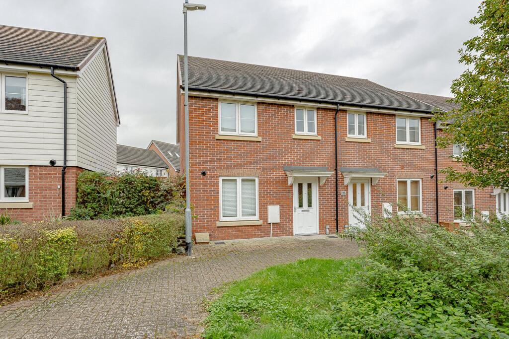 3 bed Mid Terraced House for rent in Maidstone. From Ben Siggins Estate Agents - Maidstone