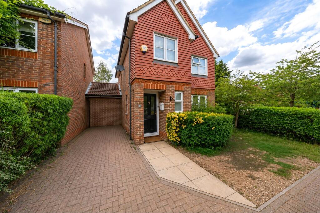 3 bed Link detached for rent in Maidstone. From Ben Siggins Estate Agents - Maidstone
