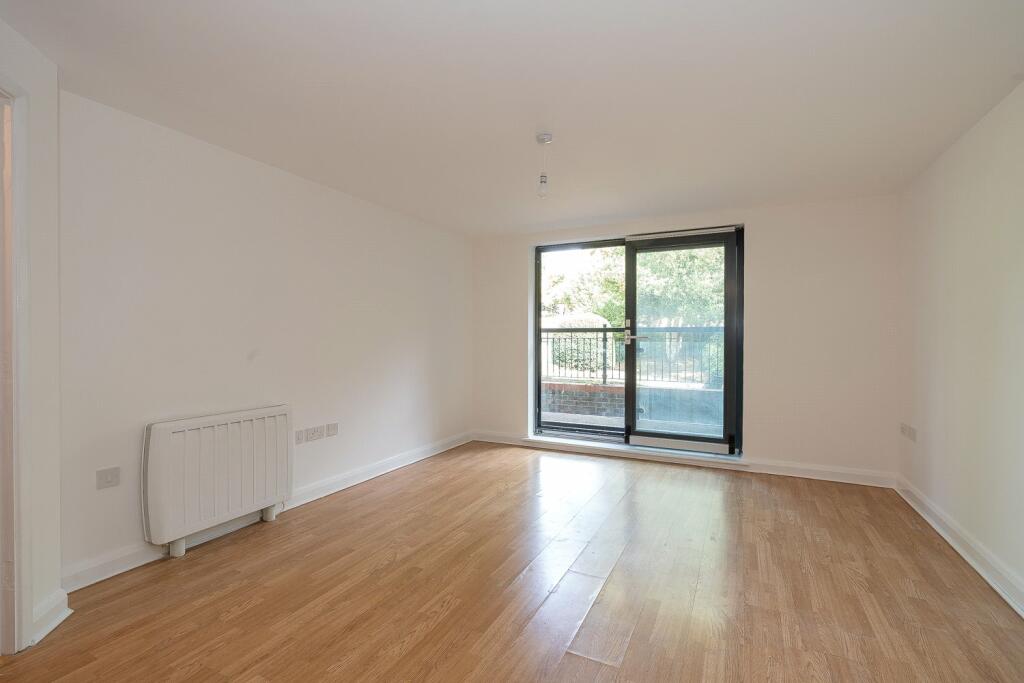 2 bed 1st Floor Flat for rent in Maidstone. From Ben Siggins Estate Agents - Maidstone