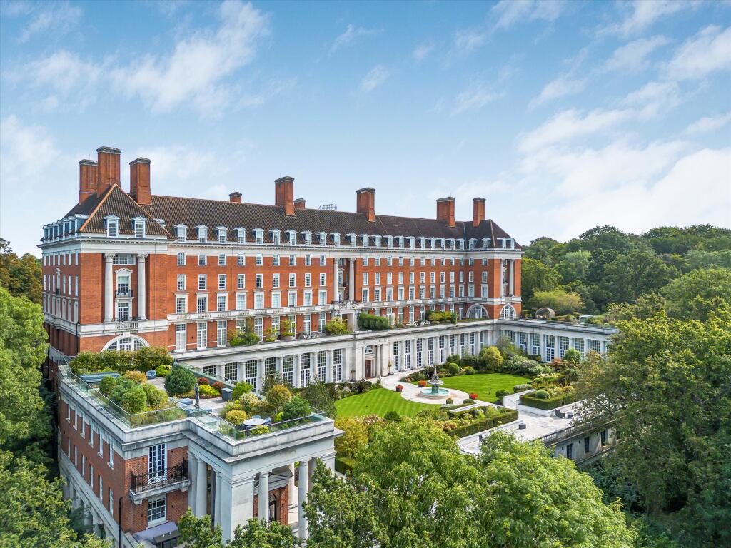 2 bed 1st Floor Flat for rent in Richmond. From Knight Frank = Richmond