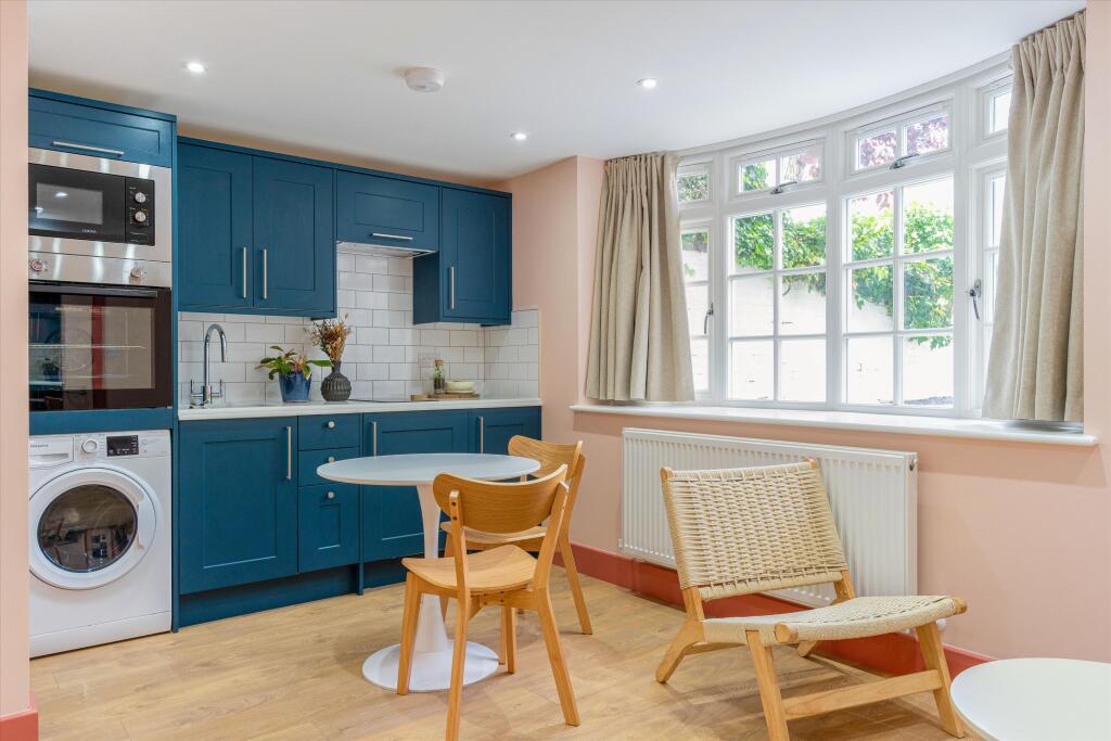 1 bed 1st Floor Flat for rent in London. From Knight Frank = Richmond