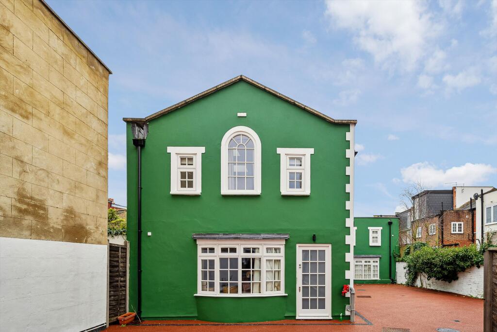 1 bed 1st Floor Flat for rent in London. From Knight Frank = Richmond