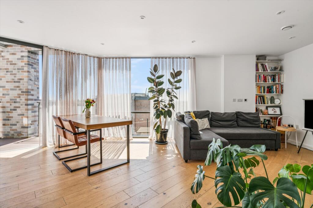 2 bed 1st Floor Flat for rent in Twickenham. From Knight Frank = Richmond