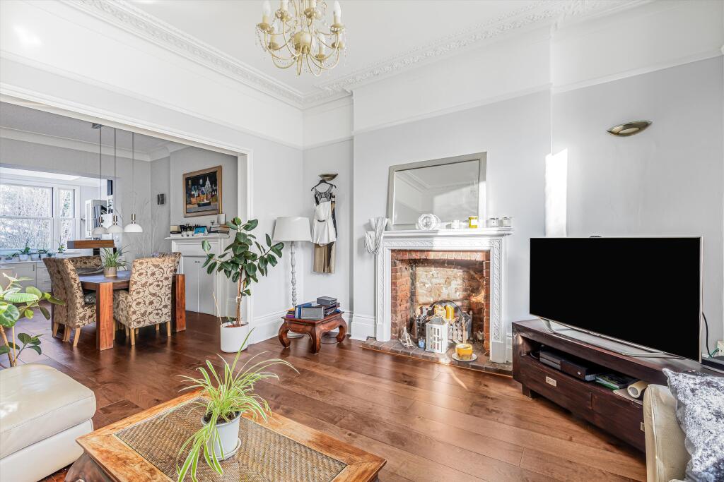 3 bed 1st Floor Flat for rent in Richmond. From Knight Frank = Richmond