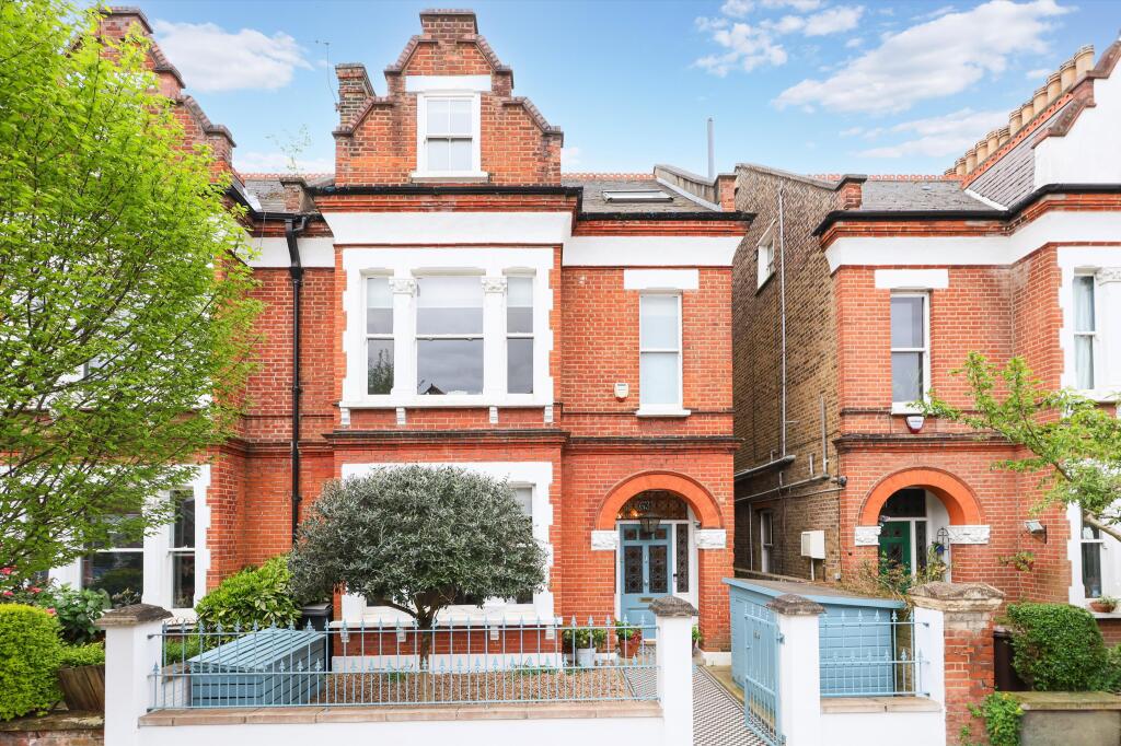 5 bed End of Terrace for rent in Chiswick. From Knight Frank = Richmond 5 bed End of Terrace for rent in Chiswick. From Knight Frank = Richmond