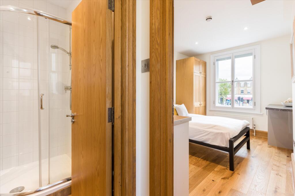 4 bed 1st Floor Flat for rent in Richmond upon Thames. From Knight Frank = Richmond