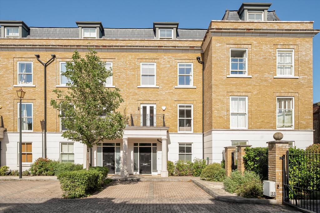 4 bed Town House for rent in Twickenham. From Knight Frank = Richmond