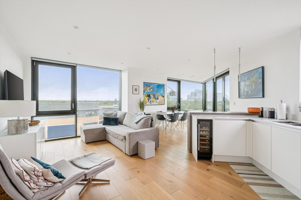 2 bed 1st Floor Flat for rent in Twickenham. From Knight Frank = Richmond