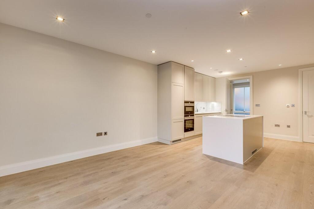 2 bed 1st Floor Flat for rent in London. From Knight Frank = Richmond