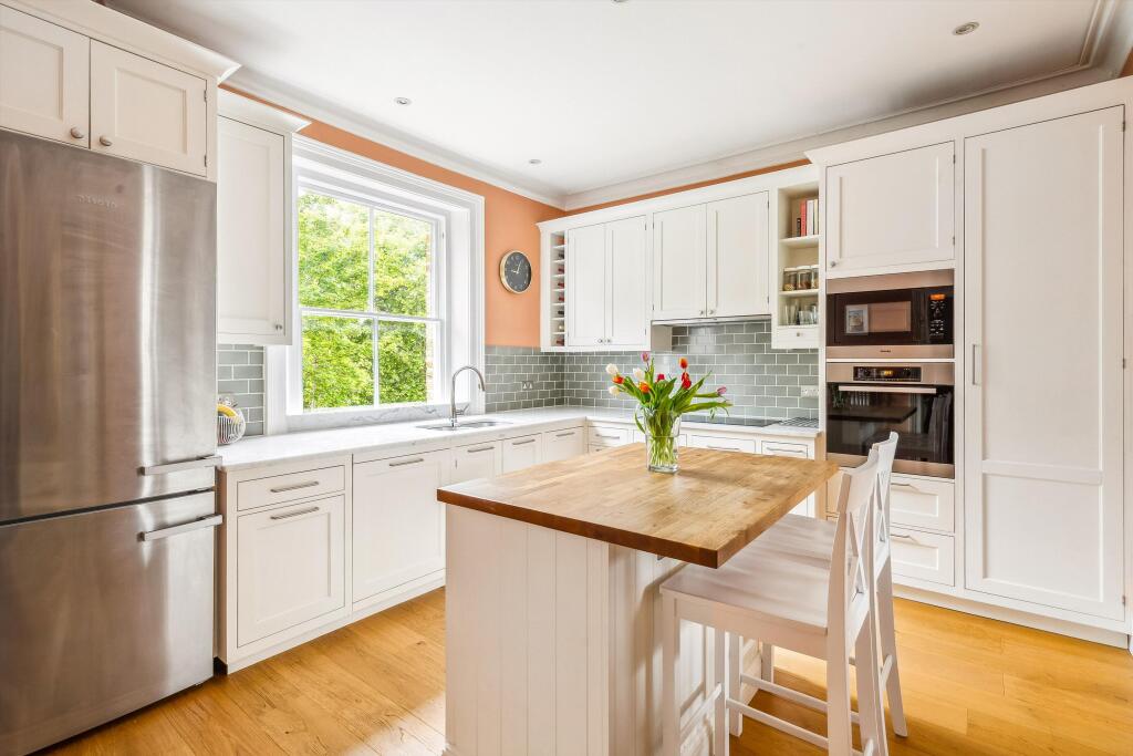 3 bed 1st Floor Flat for rent in Richmond. From Knight Frank = Richmond