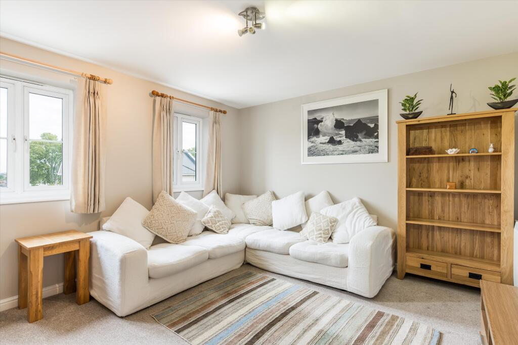 2 bed End of Terrace for rent in Richmond. From Knight Frank = Richmond