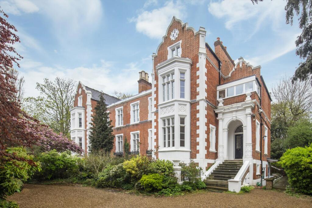 3 bed 1st Floor Flat for rent in Richmond. From Knight Frank = Richmond